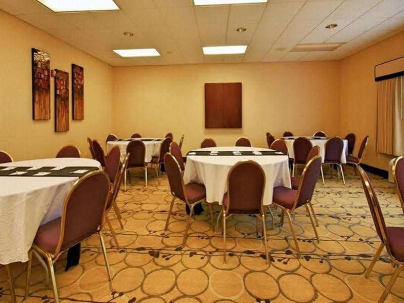 Hampton Inn Clinton Eksteriør bilde